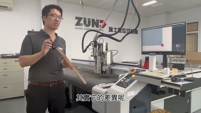 ZÜND 數位切割機以銑刀模組切割厚板壓克力，切面平整無需二次加工